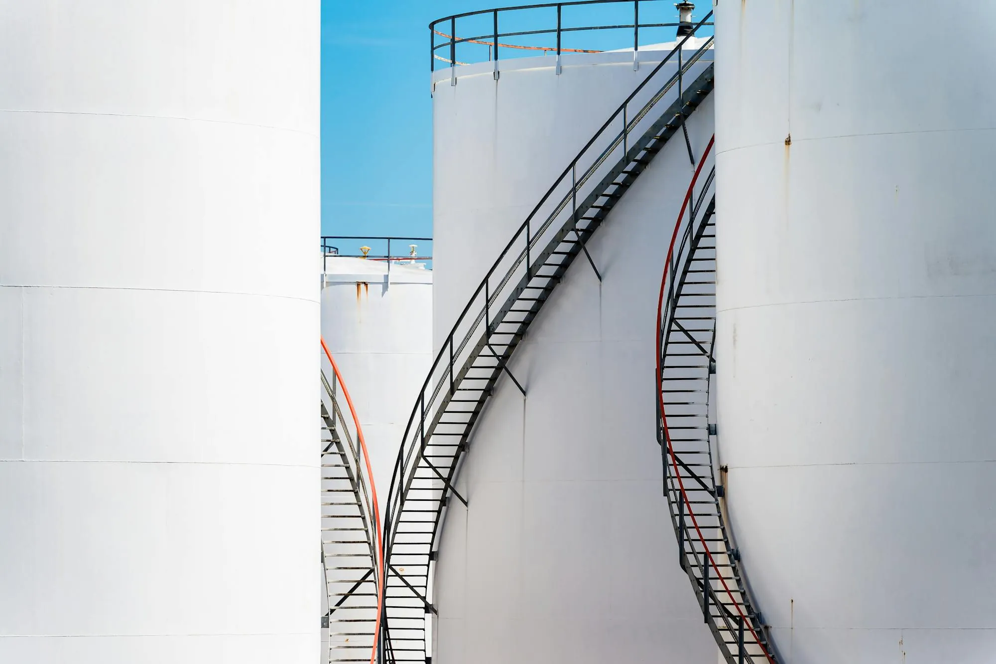 Liquid cargo storage tank farm